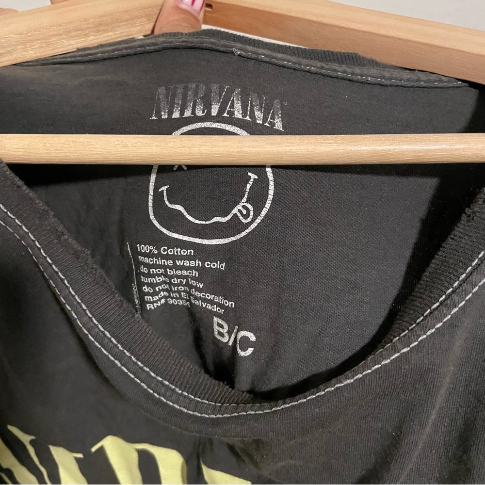 ARULA Nirvana Floral Smiley Face Gray, Pink and Yellow Graphic Tee, Size B/C 2x - Picture 5 of 5